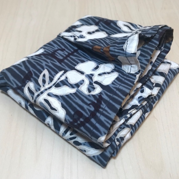 Island Skirt. Side Slits. Blue & White Hawaiian Design. Like s size 6. GUC - Picture 1 of 13